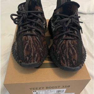 Yeezy 350 V2 “rock”